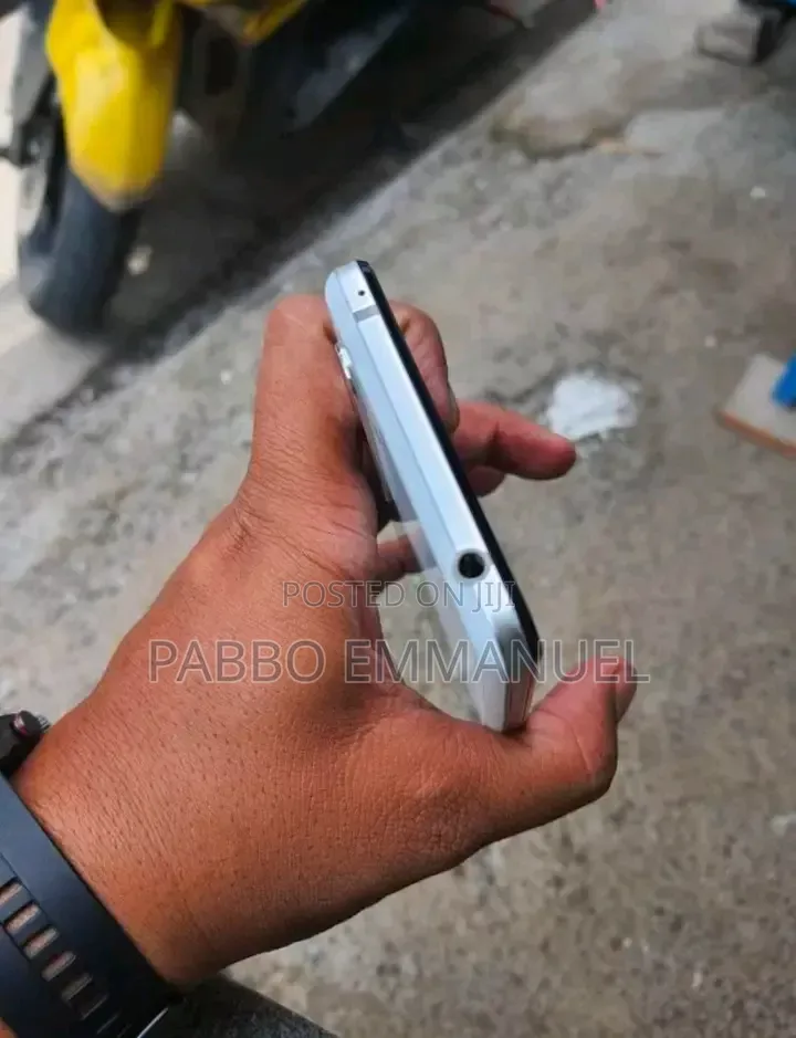 Sharp Aquos R5G 256 GB White
