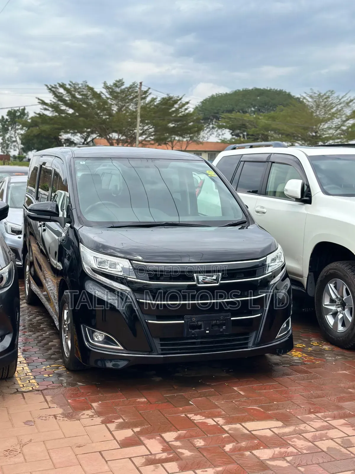 Toyota Noah 2.0 AWD (8 Seater) 2018 Black