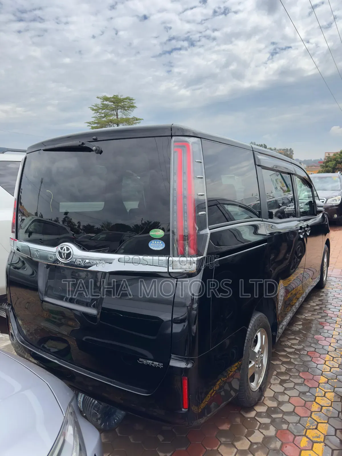 Toyota Noah 2.0 AWD (8 Seater) 2018 Black