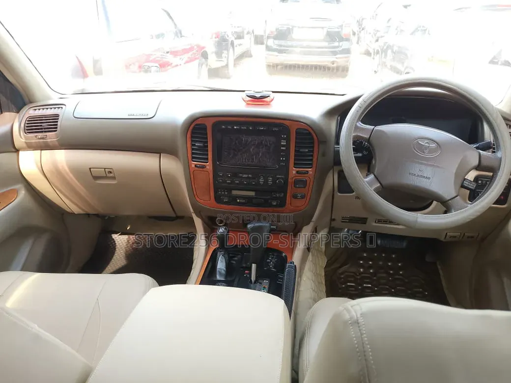Toyota Land Cruiser Cygnus 4.7 2004 Black