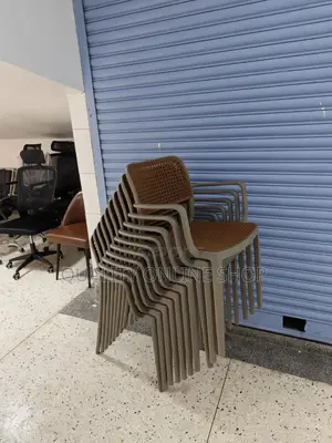 Canadian Plastic Chairs Plastic Chairs 1pc