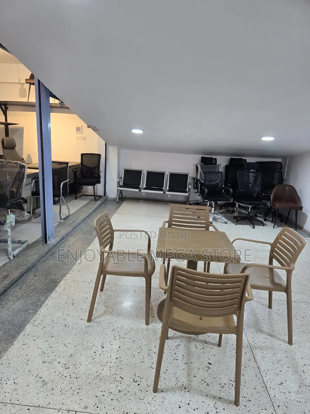 Bar and Restaurant Plastic Table and Chairs