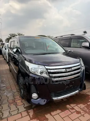 Toyota Noah 2.0 AWD (8 Seater) 2015 Black