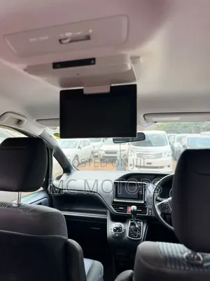 Toyota Noah 2.0 AWD (8 Seater) 2015 Black
