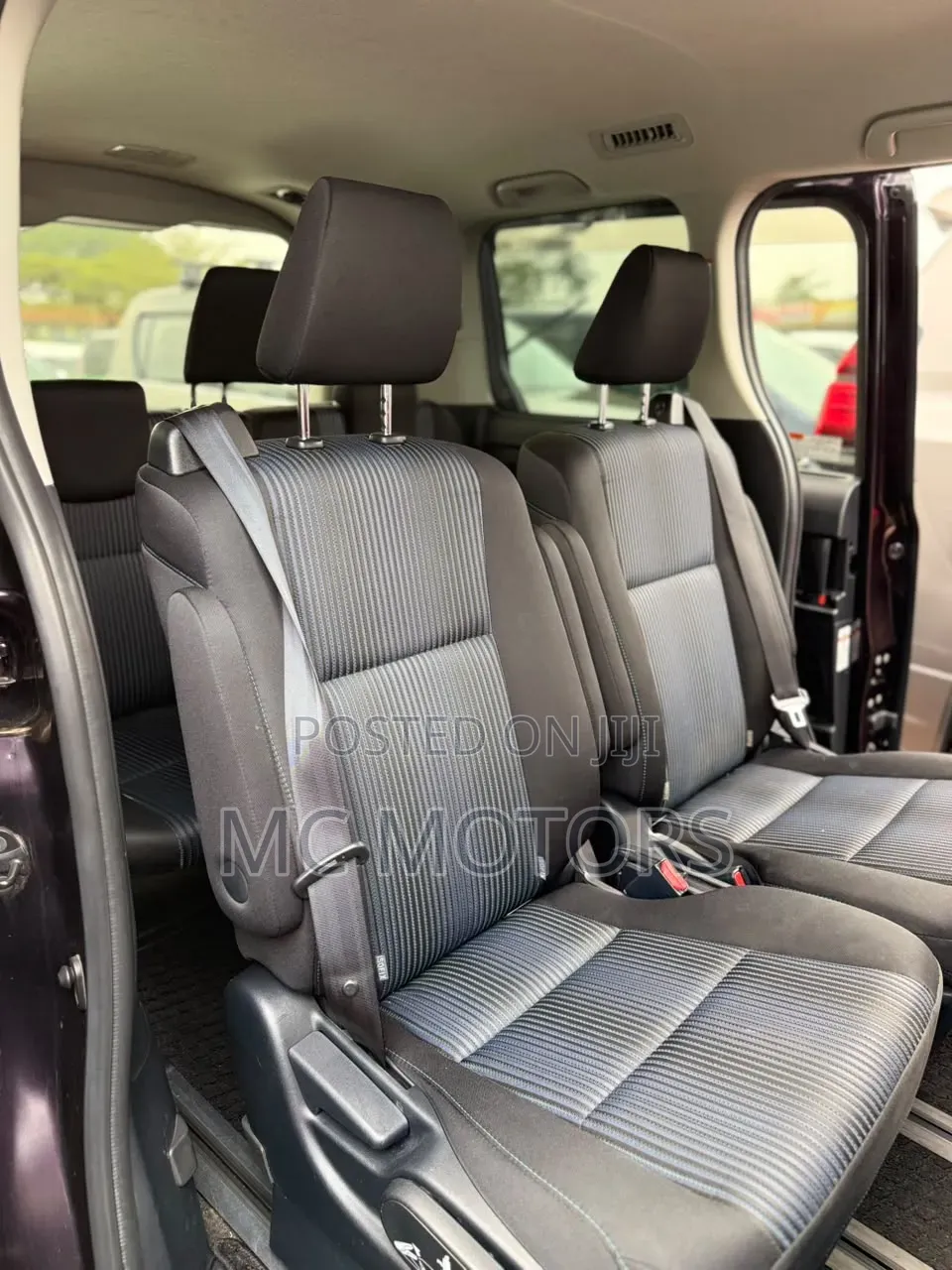 Toyota Noah 2.0 AWD (8 Seater) 2015 Black