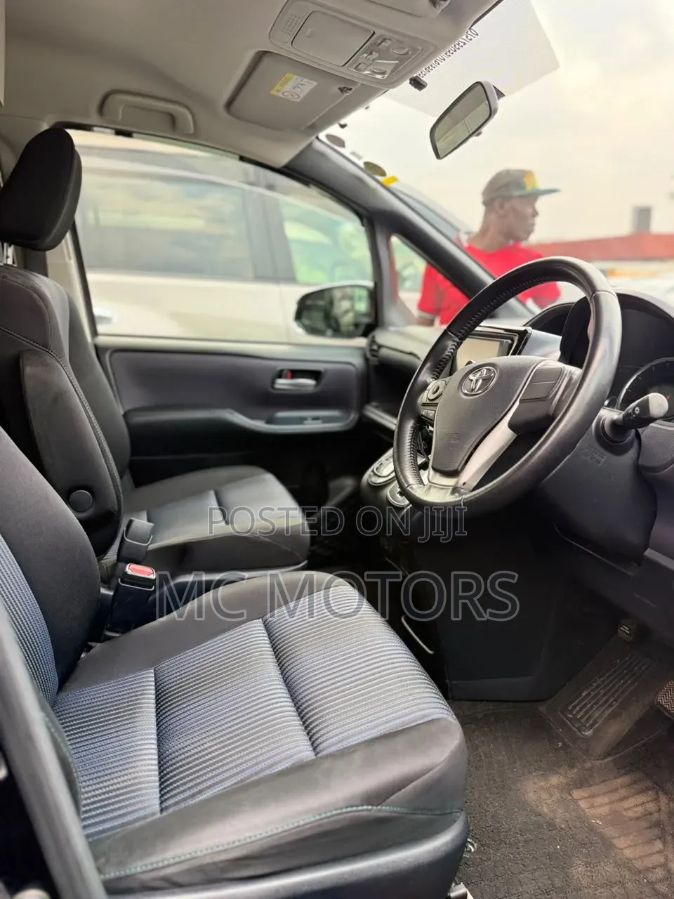 Toyota Noah 2.0 AWD (8 Seater) 2015 Black
