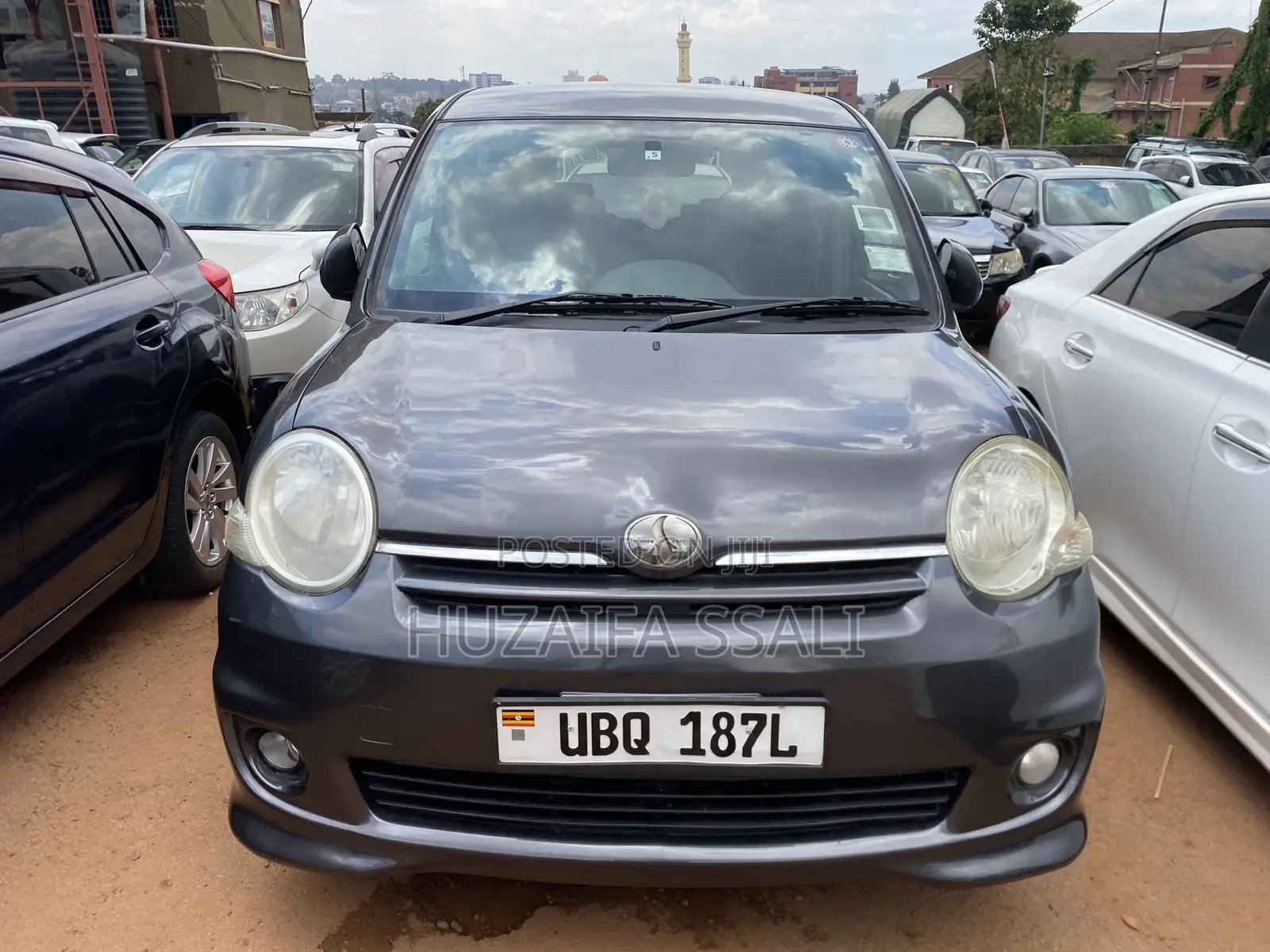 Toyota Sienta 2011 Gray