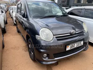 Toyota Sienta 2011 Gray