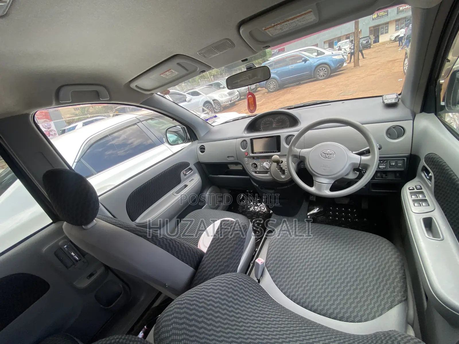 Toyota Sienta 2011 Gray