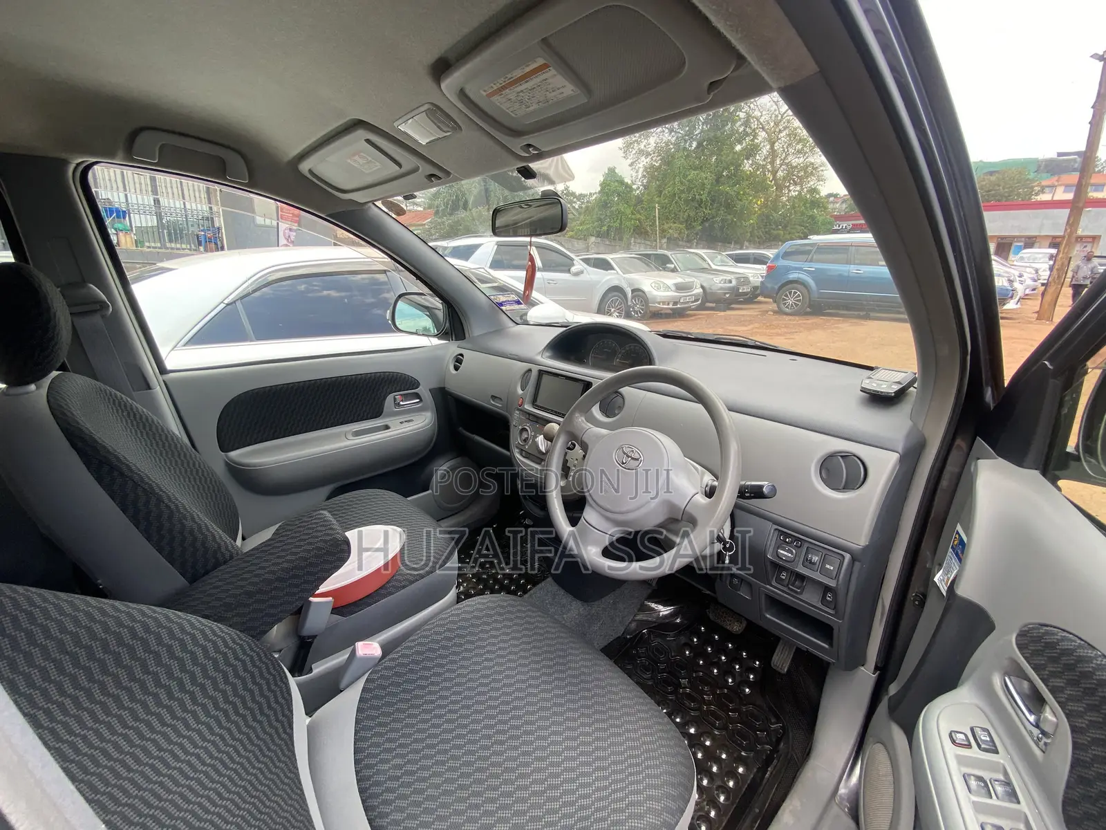 Toyota Sienta 2011 Gray