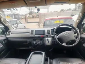 Toyota HiAce 2013 White