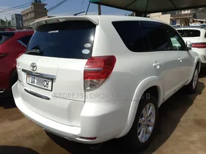 Toyota Vanguard 2011 White
