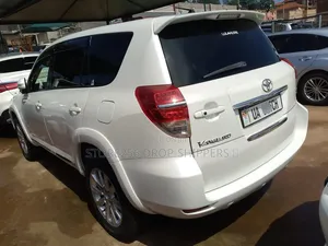 Toyota Vanguard 2011 White