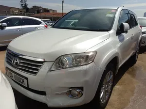 Toyota Vanguard 2011 White
