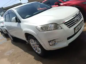 Toyota Vanguard 2011 White