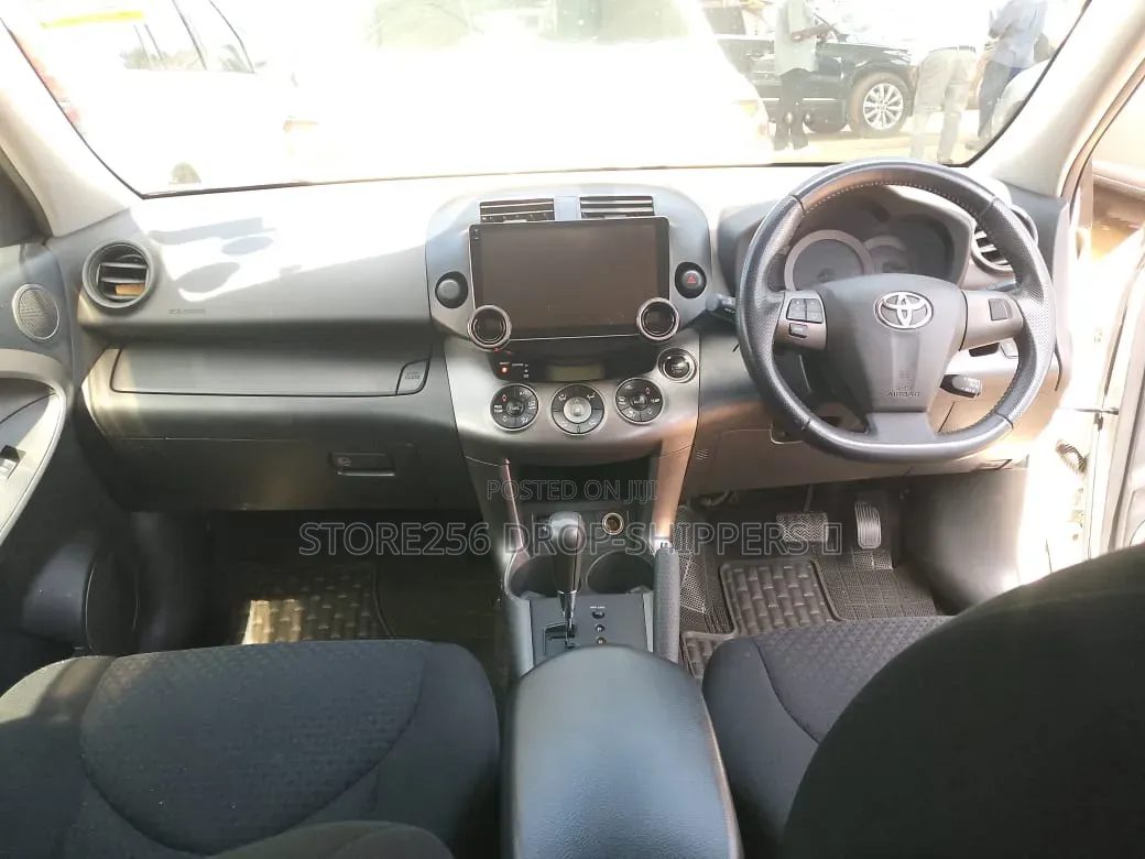 Toyota Vanguard 2011 White