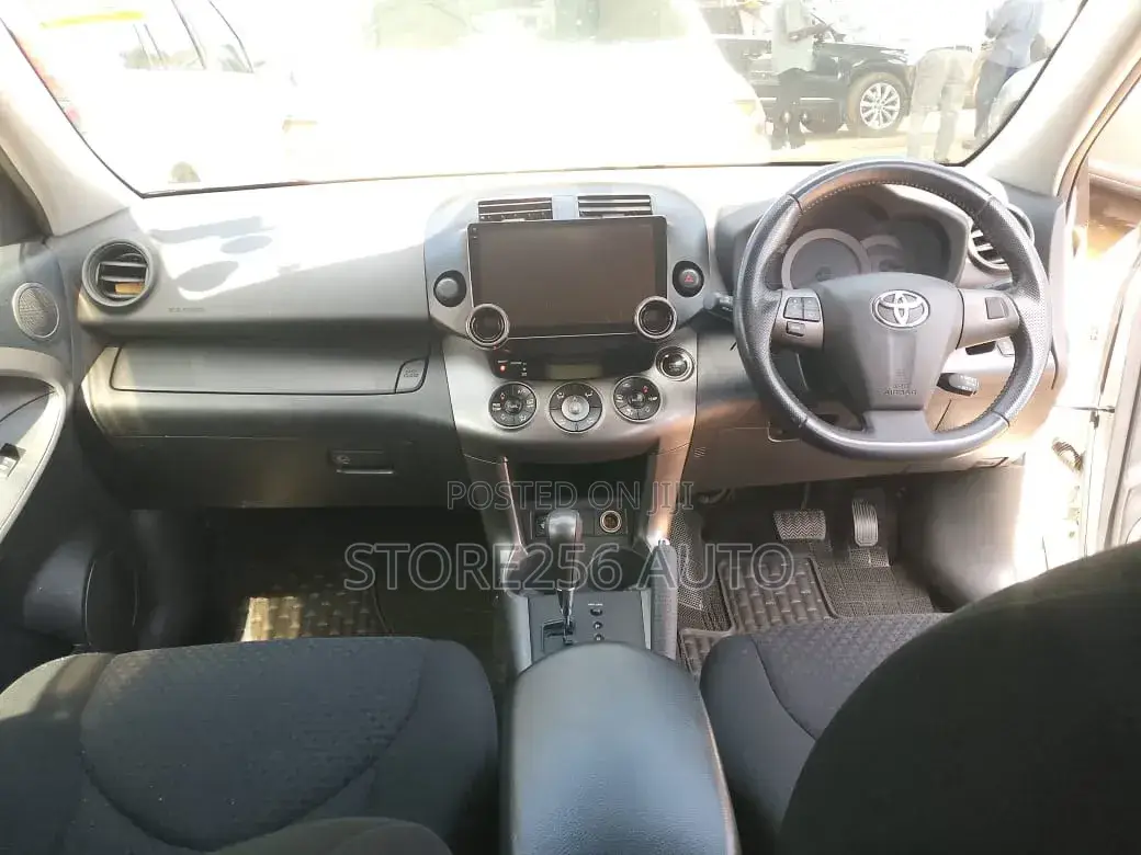 Toyota Vanguard 2011 White