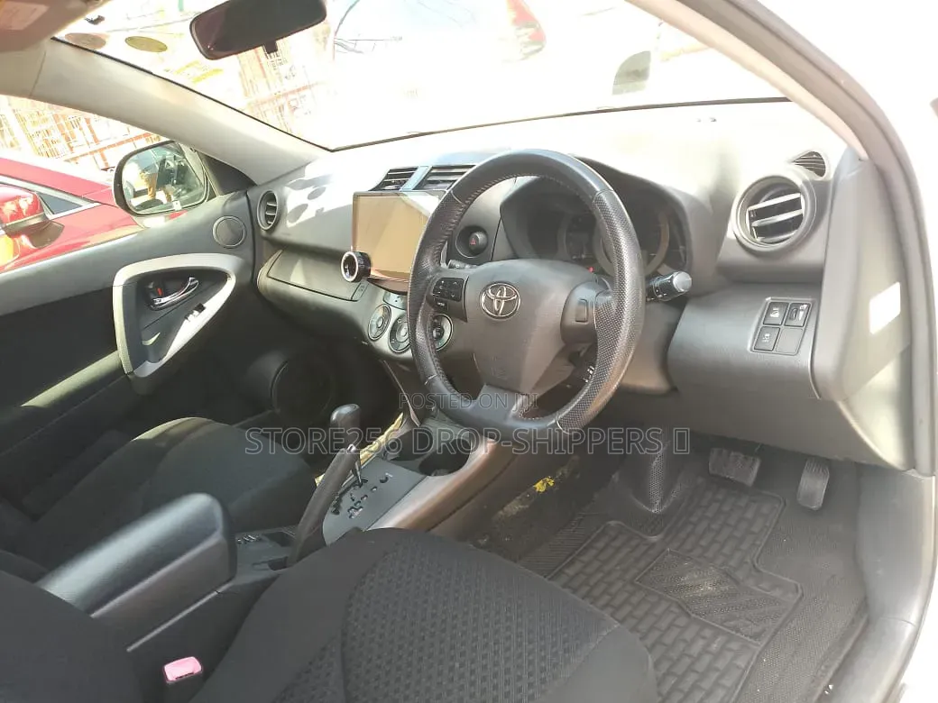 Toyota Vanguard 2011 White