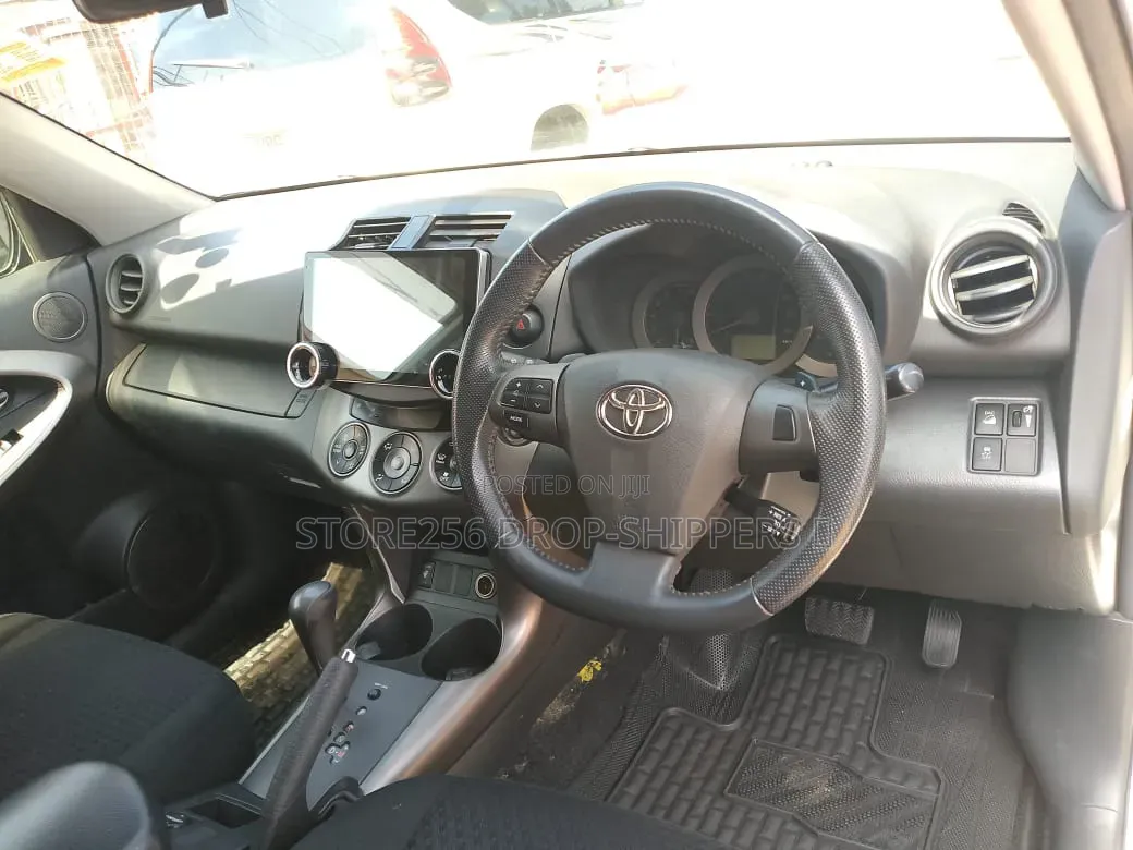 Toyota Vanguard 2011 White