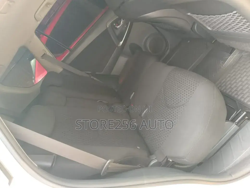 Toyota Vanguard 2011 White