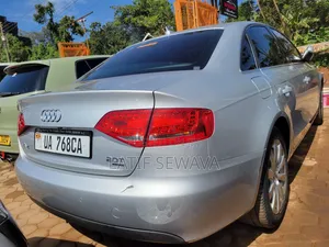 Audi A4 2.0T Premium 2011 Silver
