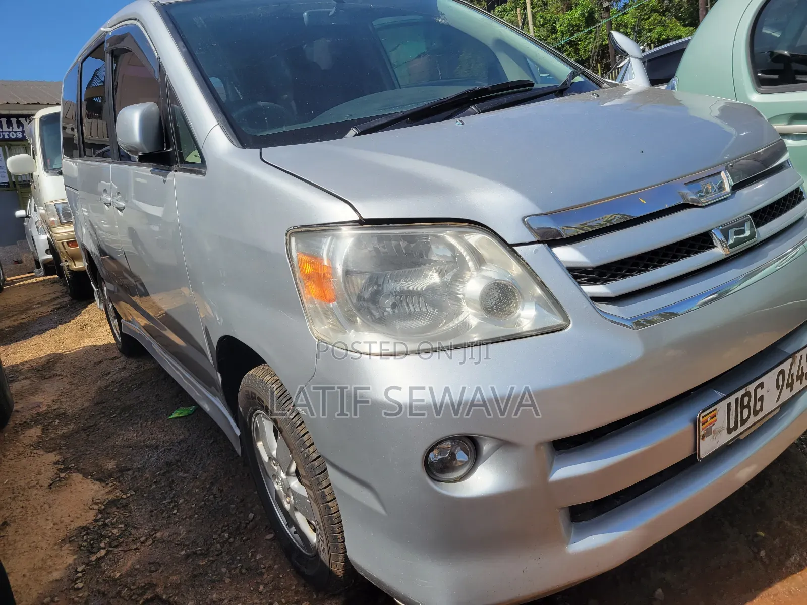 Toyota Noah 2.0 AWD (8 Seater) 2005 Silver
