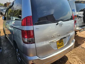 Toyota Noah 2.0 AWD (8 Seater) 2005 Silver