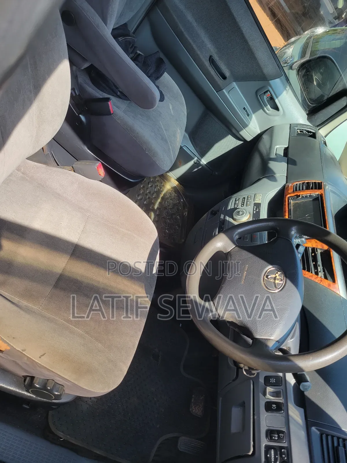 Toyota Noah 2.0 AWD (8 Seater) 2005 Silver