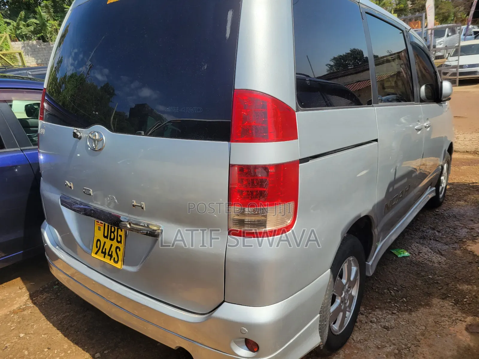 Toyota Noah 2.0 AWD (8 Seater) 2005 Silver