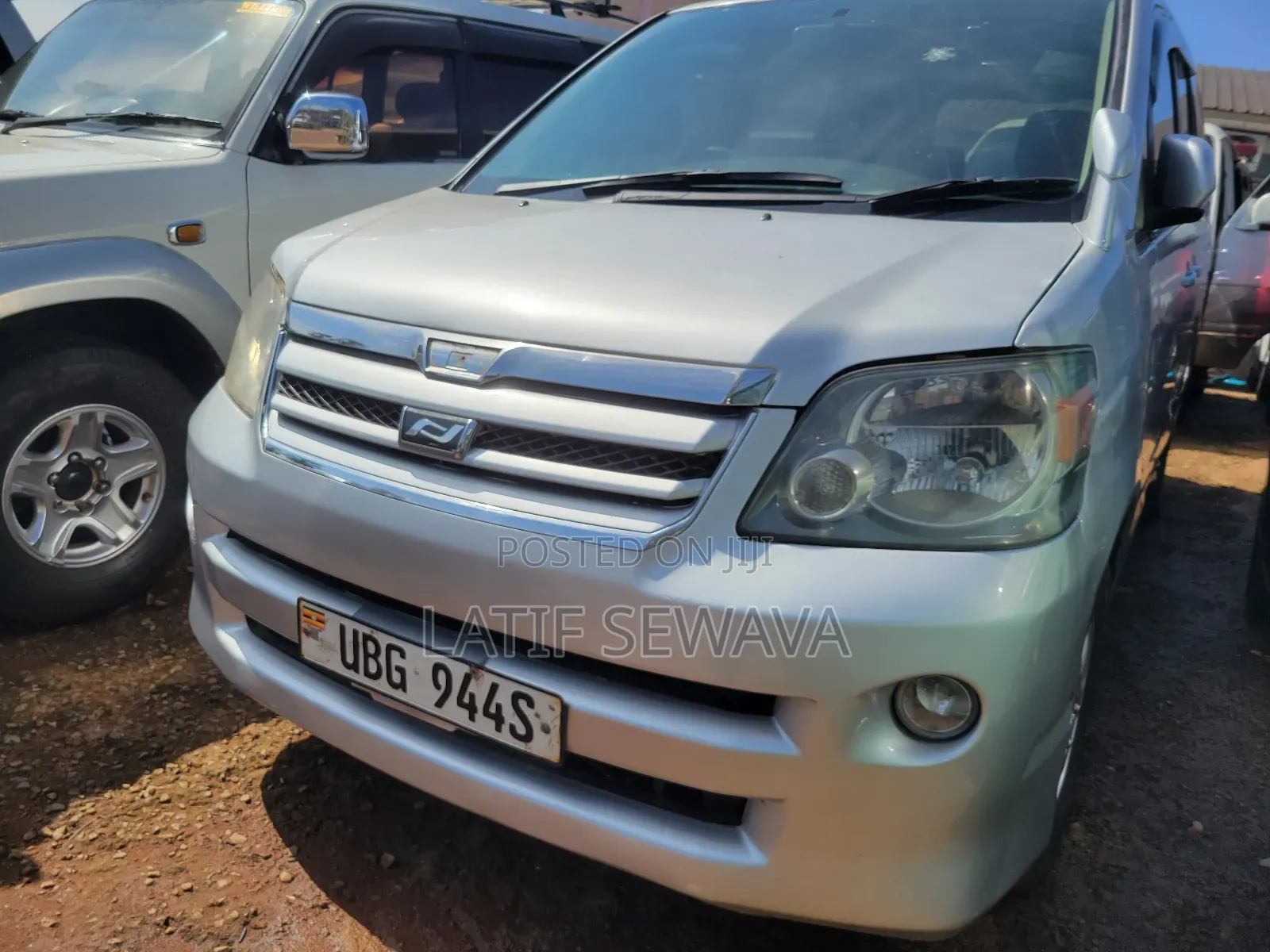 Toyota Noah 2.0 AWD (8 Seater) 2005 Silver