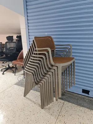 Extort Plastic Chairs Plastic Chairs