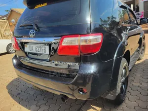 Toyota Fortuner 2.7 RWD 2008 Black