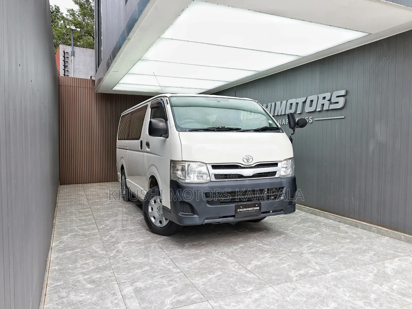 Toyota HiAce 2012 White