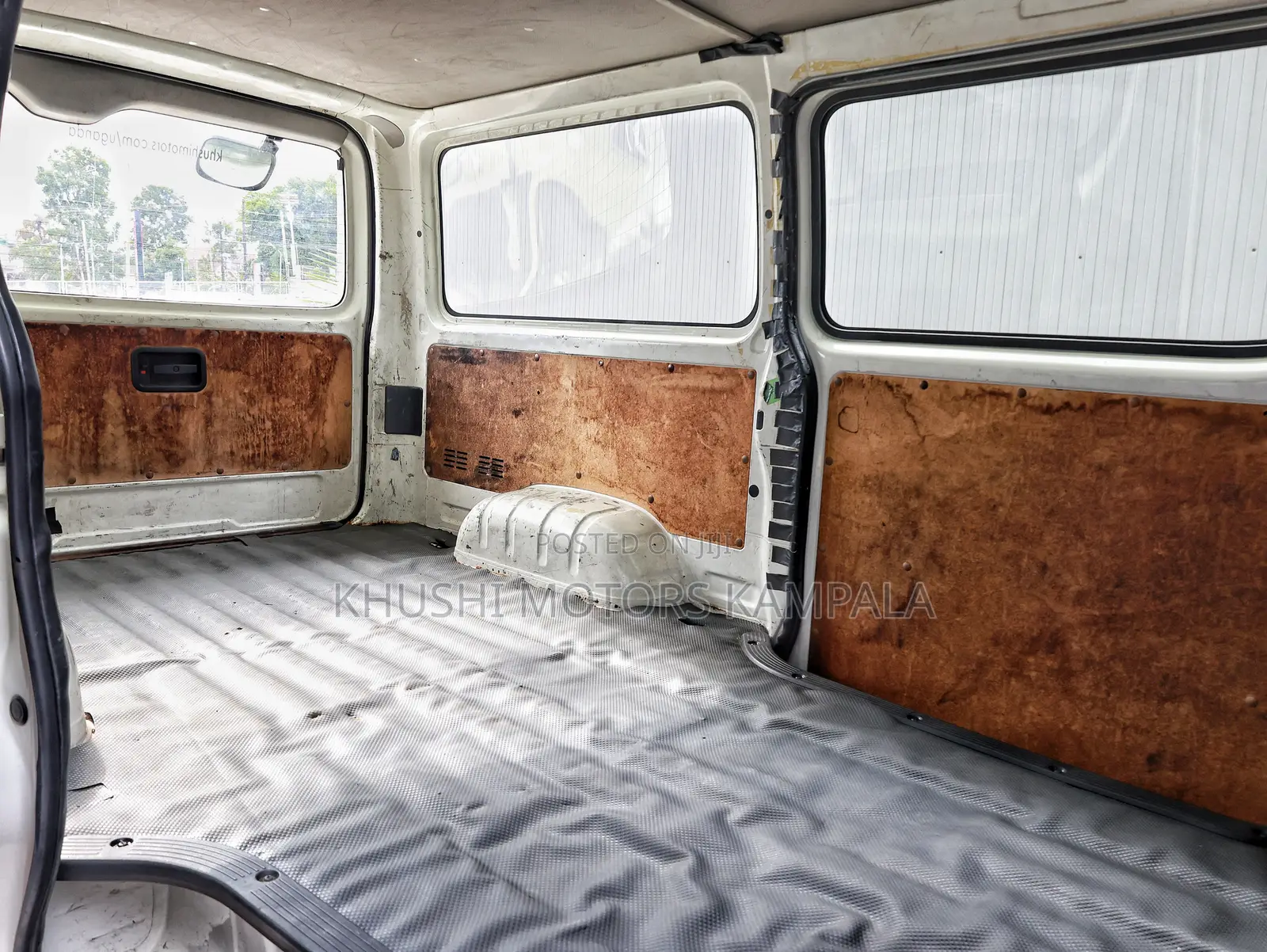Toyota HiAce 2012 White