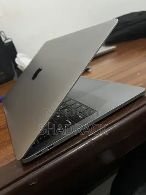 Laptop Apple MacBook Pro 2017 8GB Intel Core i5 SSD 256GB
