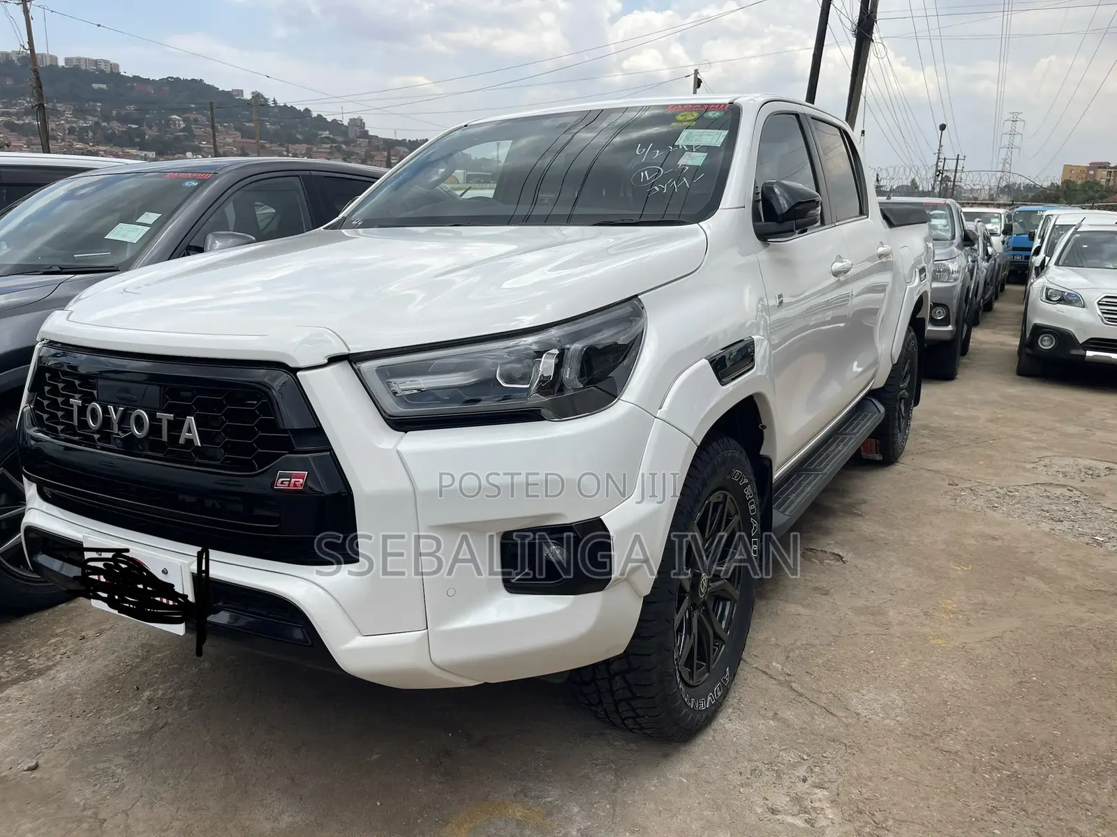 Toyota Hilux 2022 White