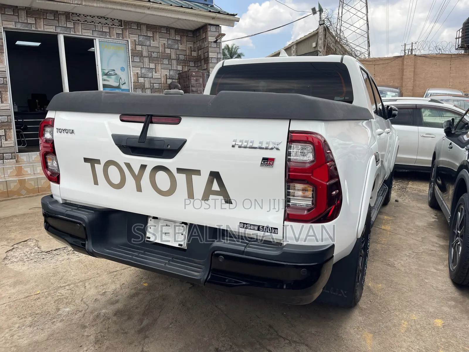 Toyota Hilux 2022 White