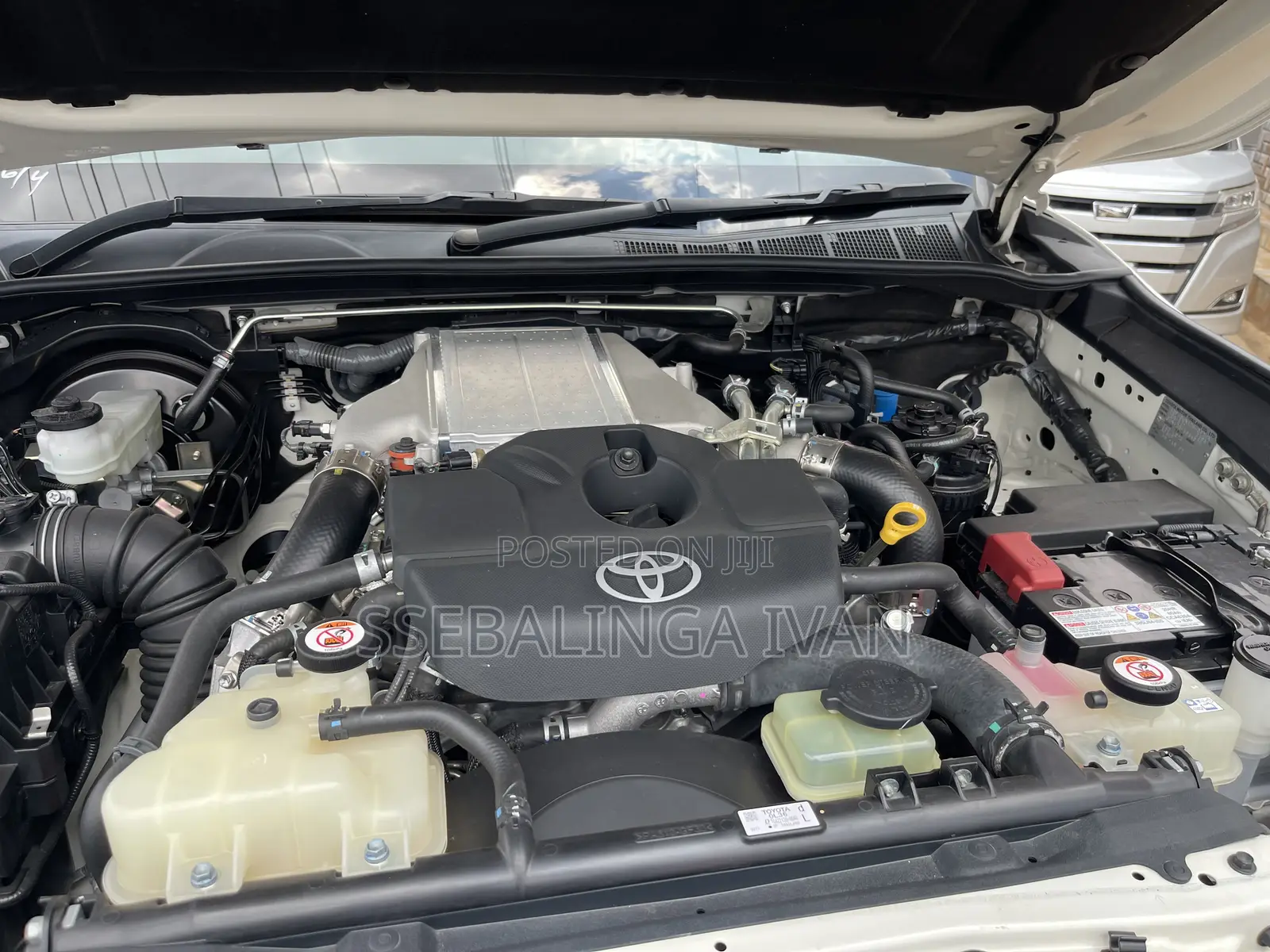 Toyota Hilux 2022 White