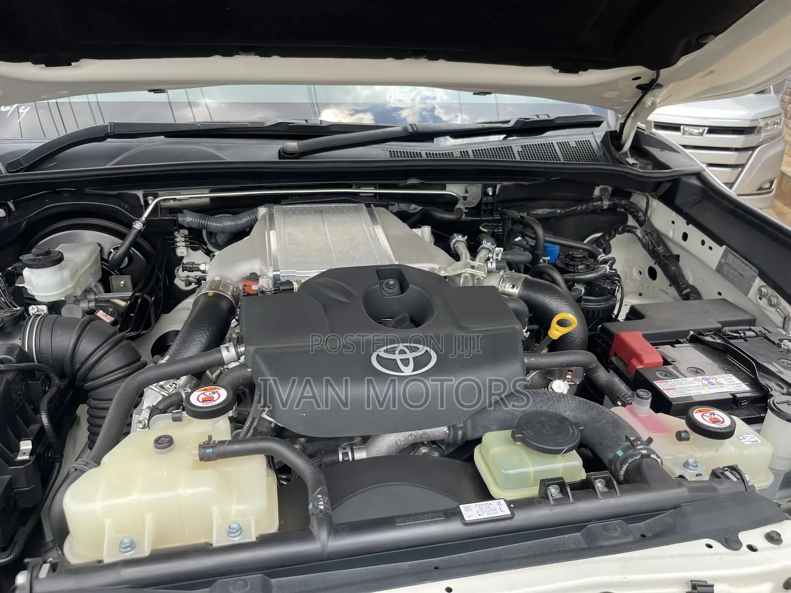 Toyota Hilux 2022 White