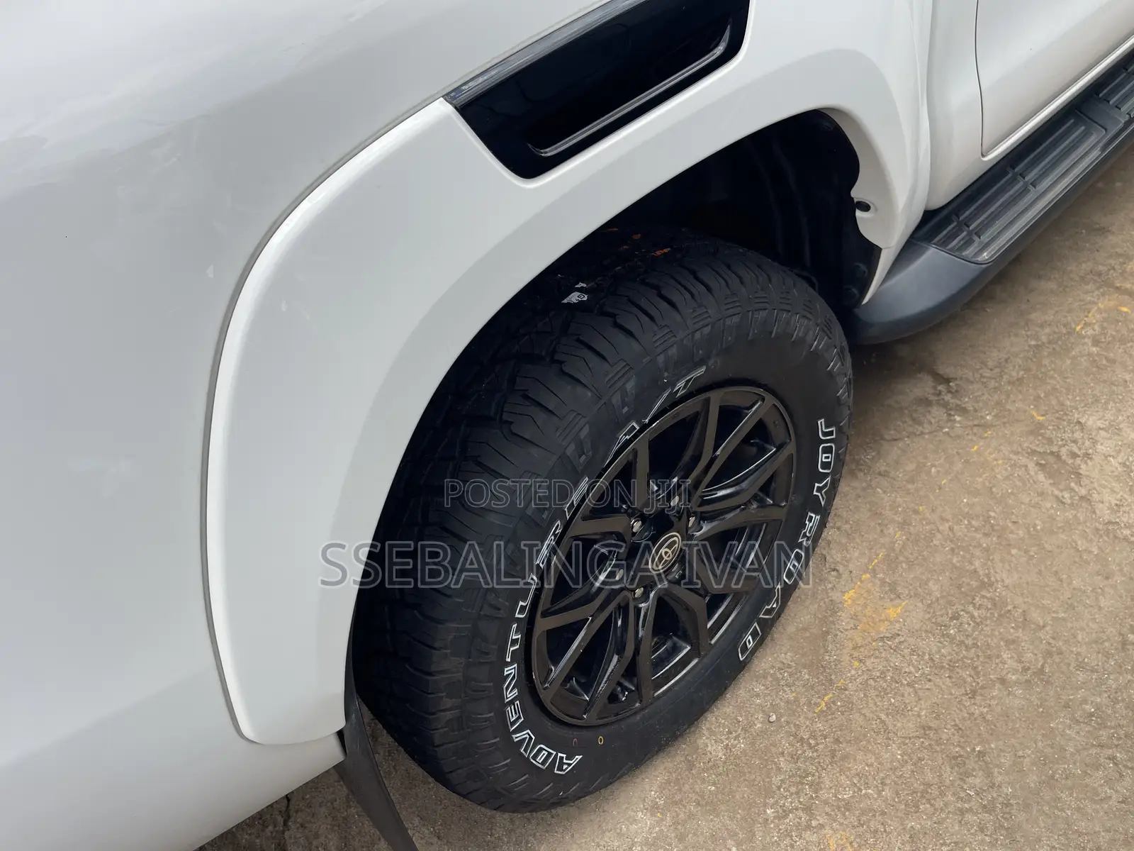 Toyota Hilux 2022 White