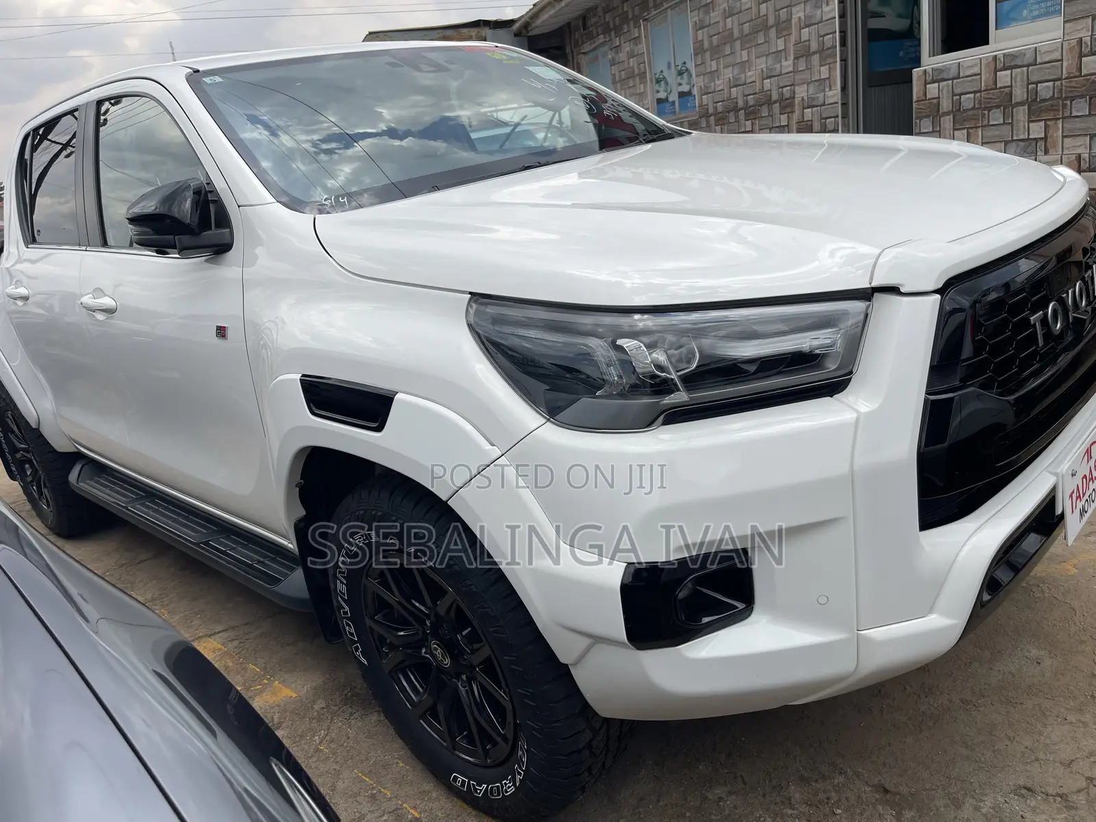 Toyota Hilux 2022 White