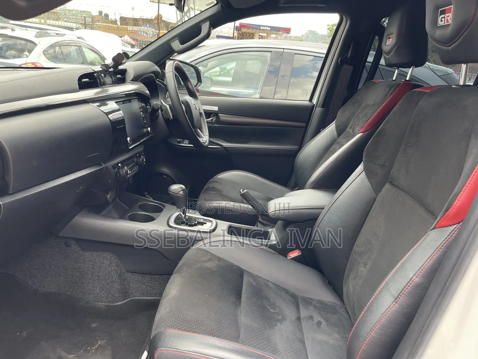 Toyota Hilux 2022 White