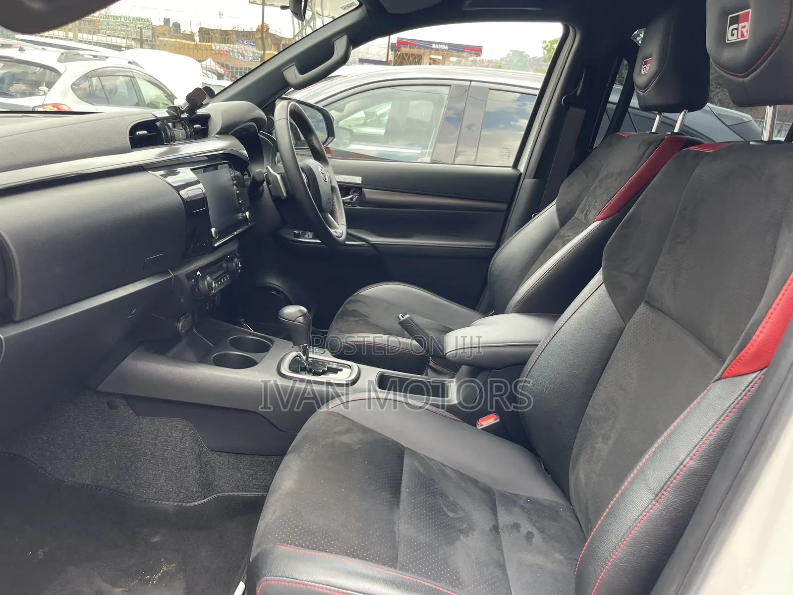Toyota Hilux 2022 White