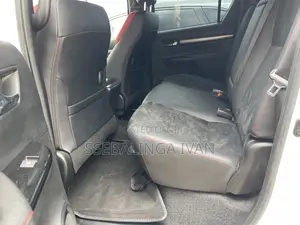 Toyota Hilux 2022 White