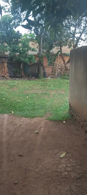 2bdrm Bungalow in Ssabagabo-Makindye for sale