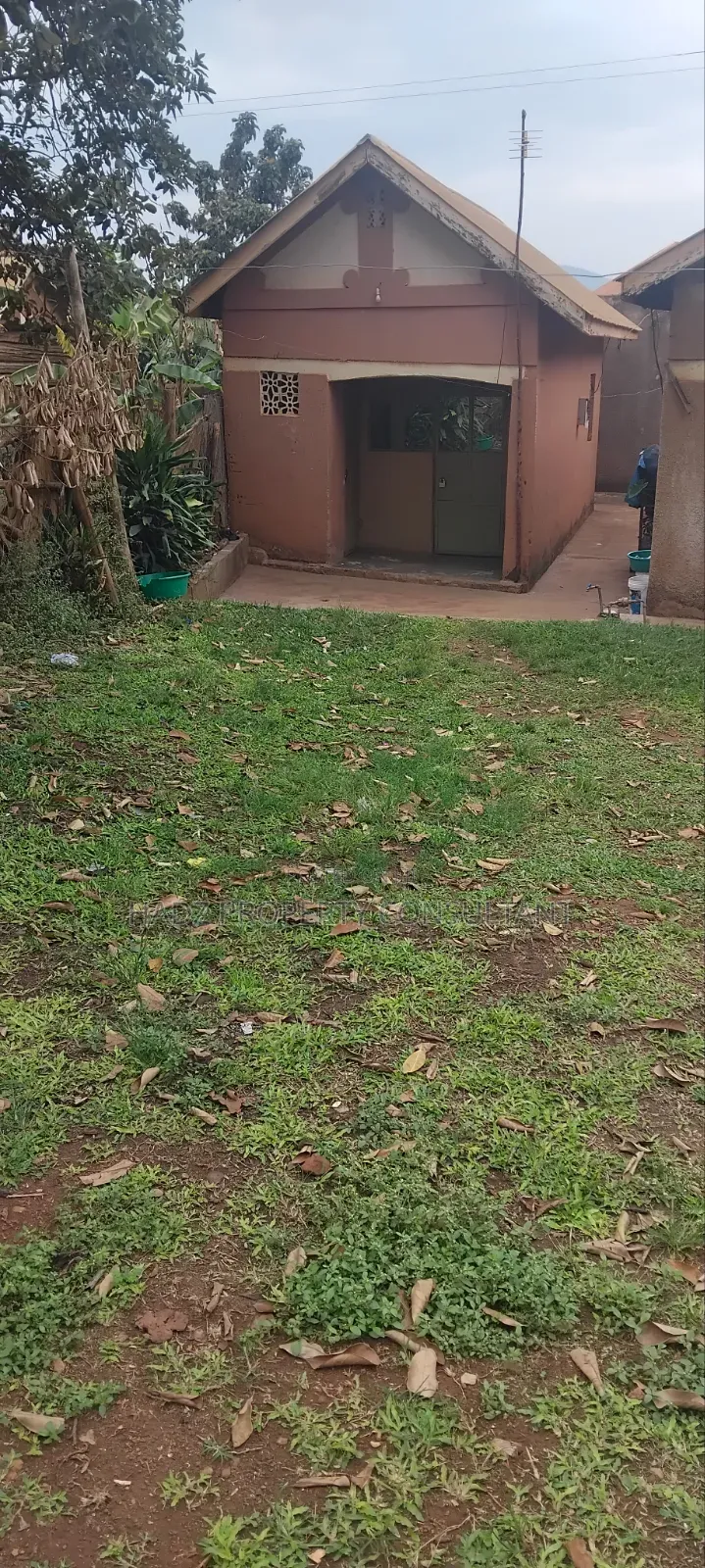 2bdrm Bungalow in Ssabagabo-Makindye for sale