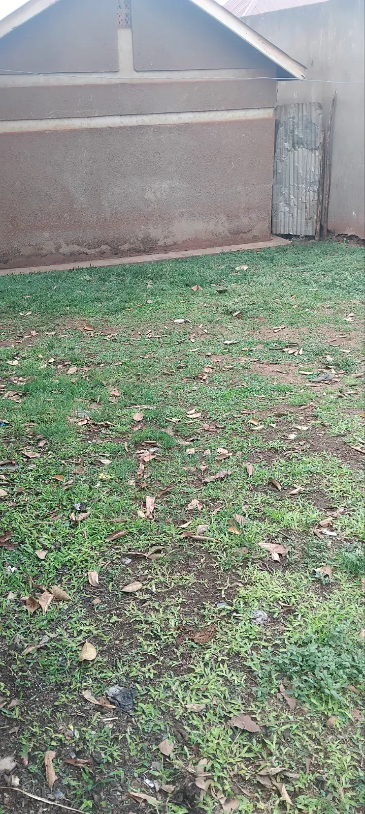 2bdrm Bungalow in Ssabagabo-Makindye for sale