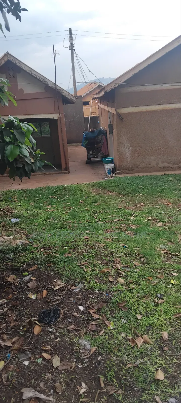2bdrm Bungalow in Ssabagabo-Makindye for sale