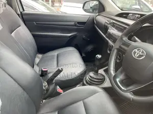 Toyota Hilux 2018 Gray