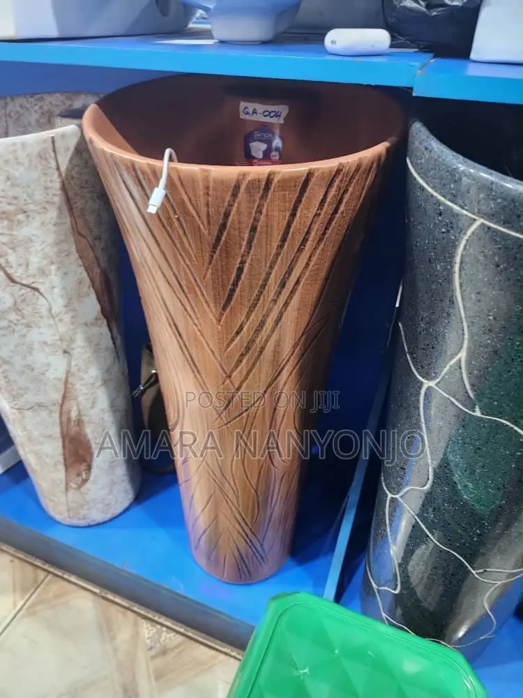 Pedestal Wash Basin.